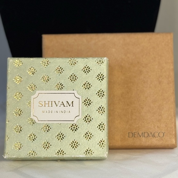 AJ SouthernCharm’s Shivam & Demdaco Bracelet Set - Picture 6 of 6